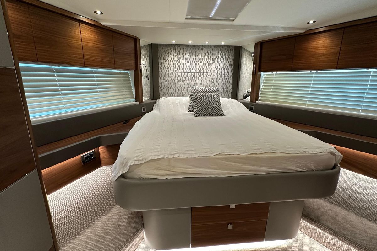 2023 Sunseeker 77 