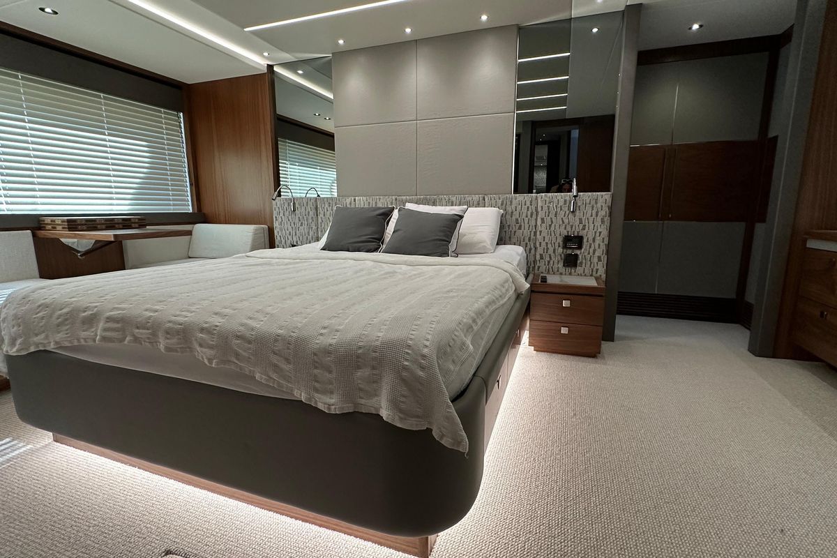 2023 Sunseeker 77 
