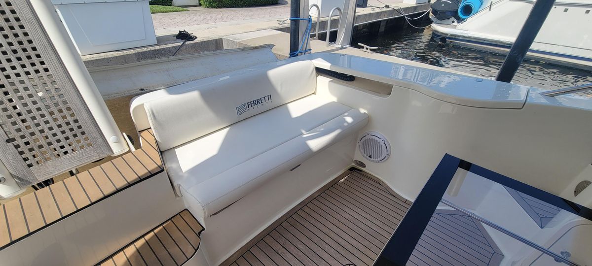 2009 Ferretti Yachts 47 