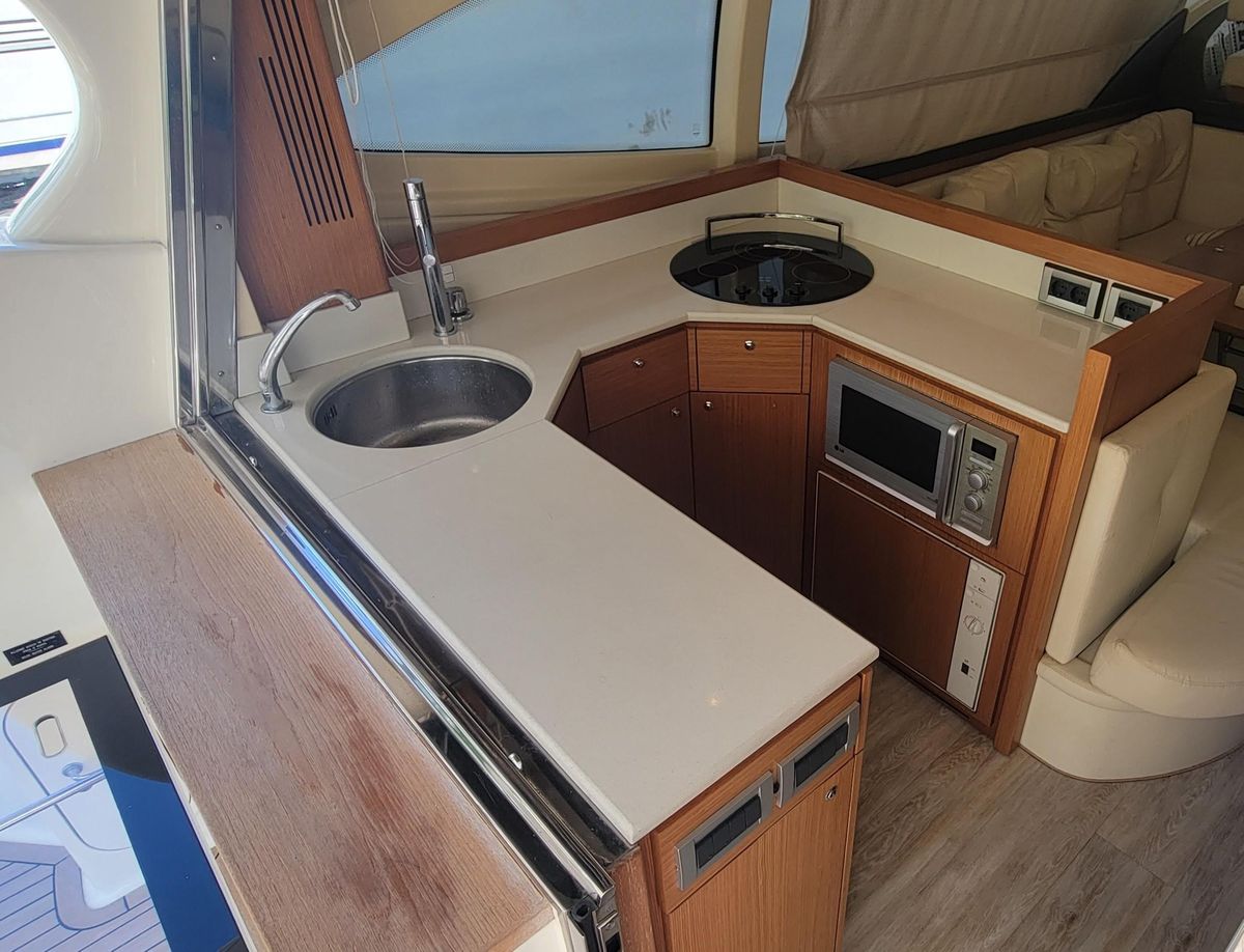 2009 Ferretti Yachts 47 