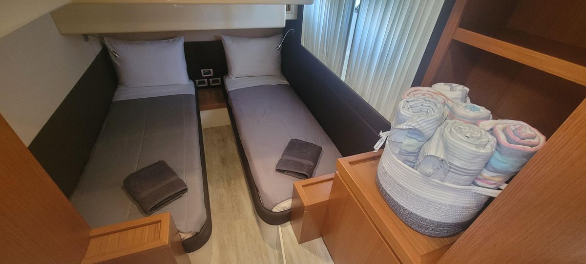 2009 Ferretti Yachts 47 