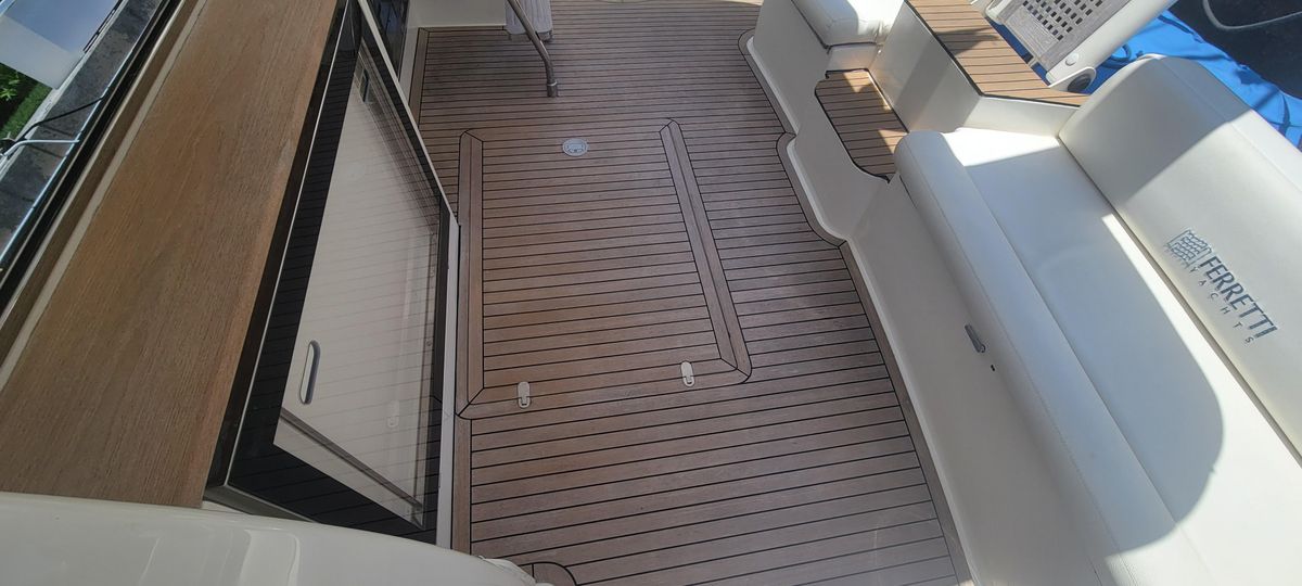 2009 Ferretti Yachts 47 