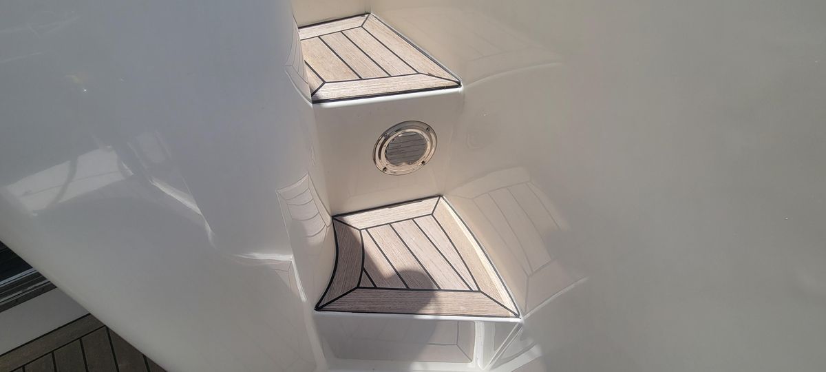 2009 Ferretti Yachts 47 