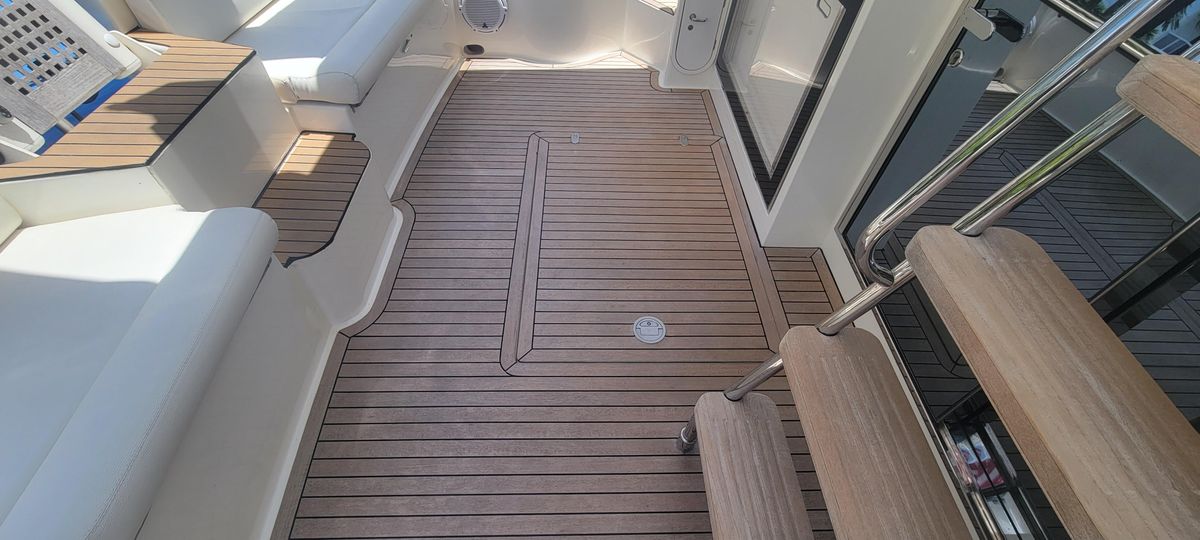 2009 Ferretti Yachts 47 