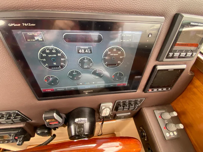  Yacht Photos Pics Dashboard of 2017 Cutwater C-28 boat with Garmin GPS and control instruments.