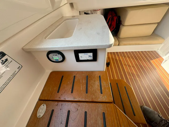 Reel Outlaw Yacht Photos Pics 