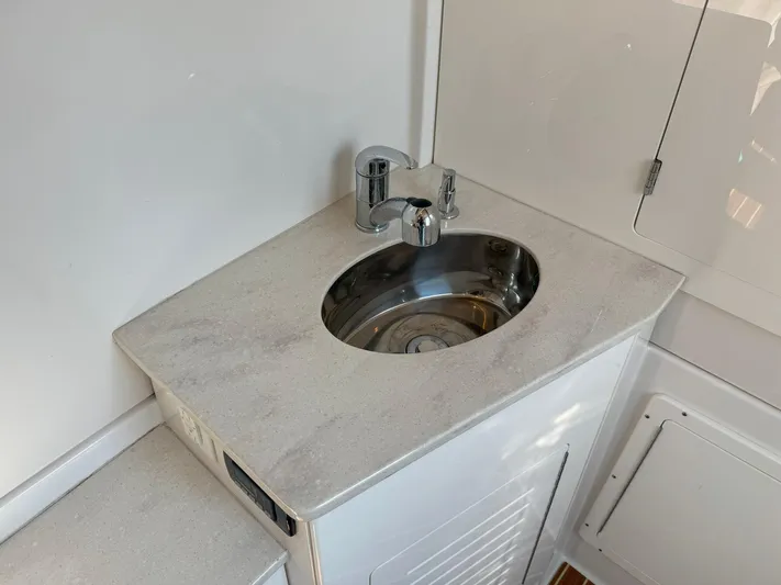 Reel Outlaw Yacht Photos Pics 