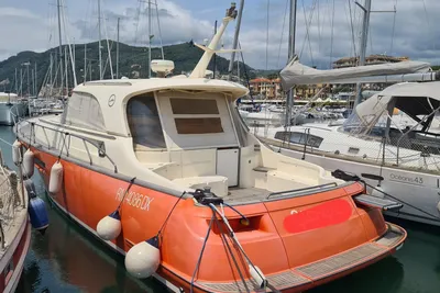 2006 Mochi Craft Mochi 44 Dolphin