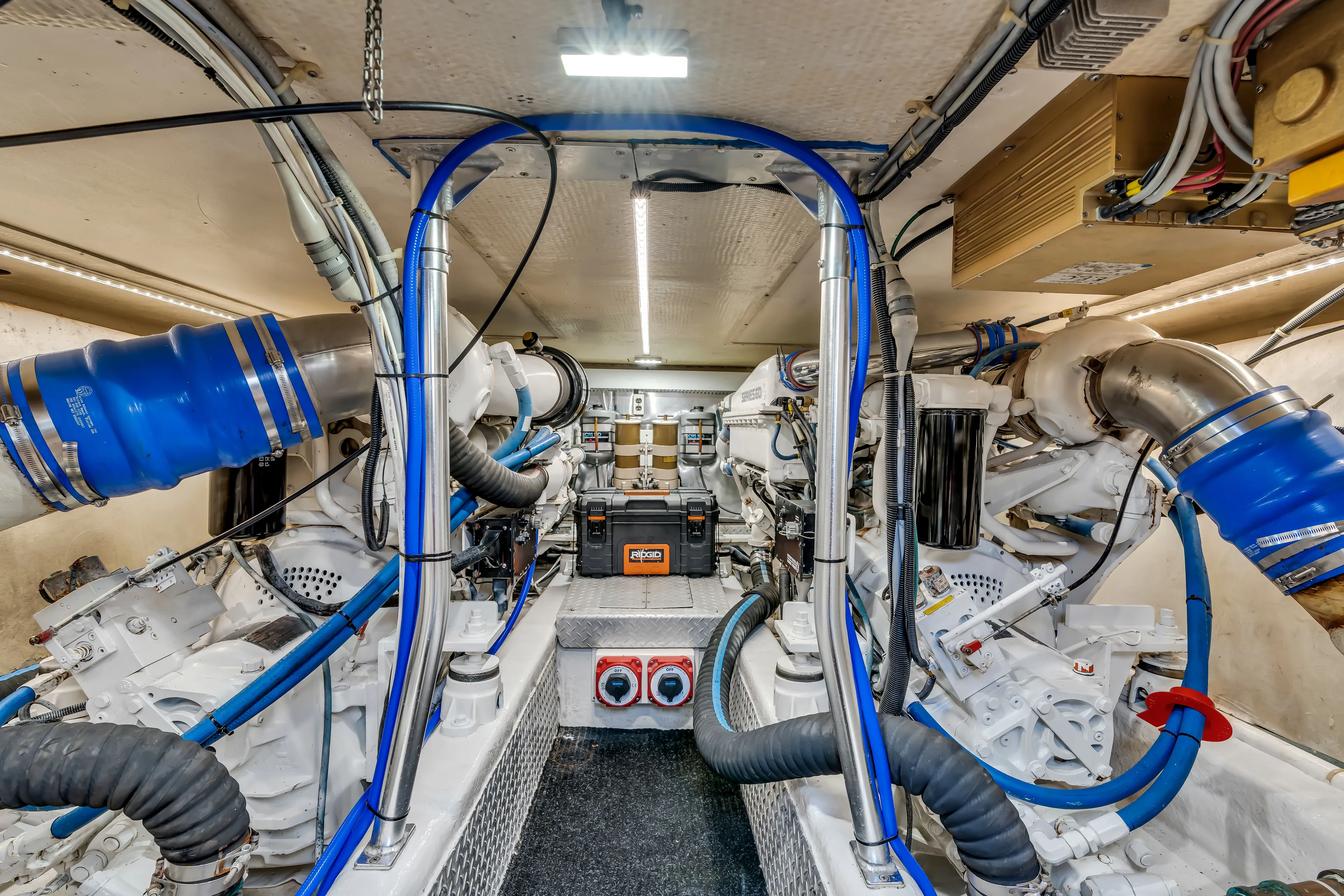 Live Wire Yacht Photos Pics 