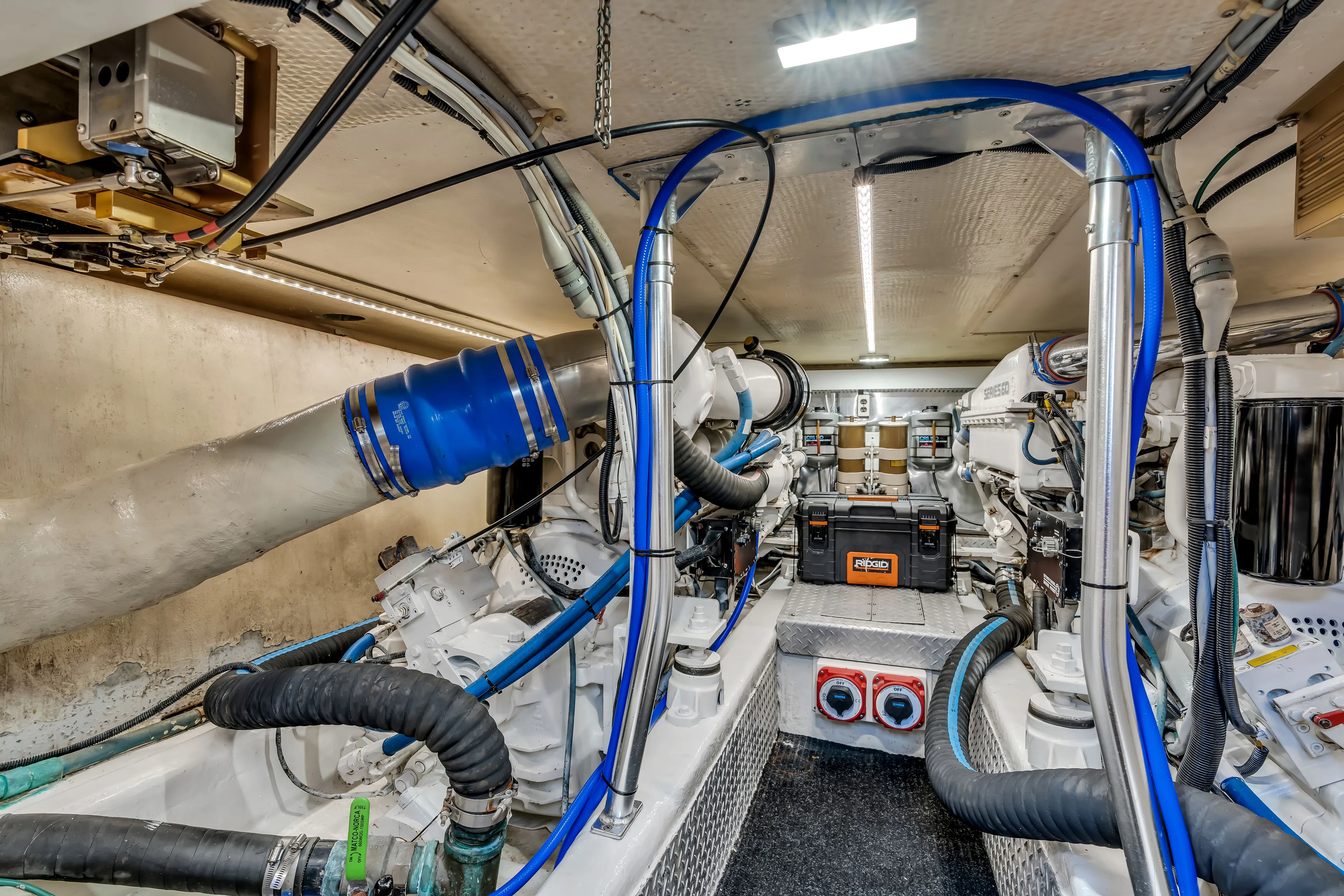 Live Wire Yacht Photos Pics 