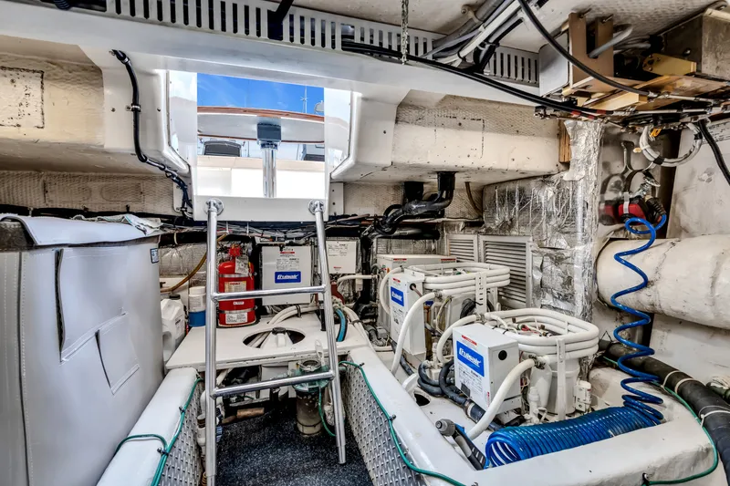 Live Wire Yacht Photos Pics 