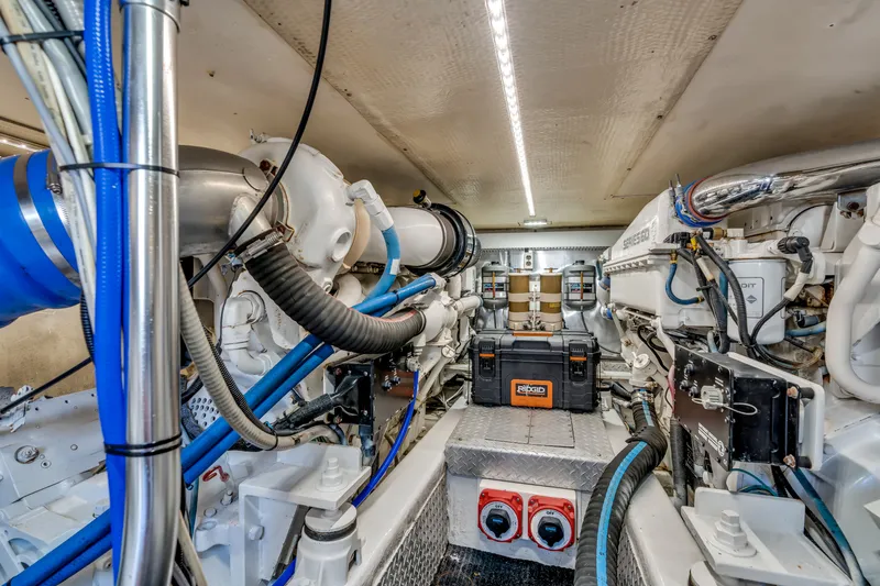 Live Wire Yacht Photos Pics 