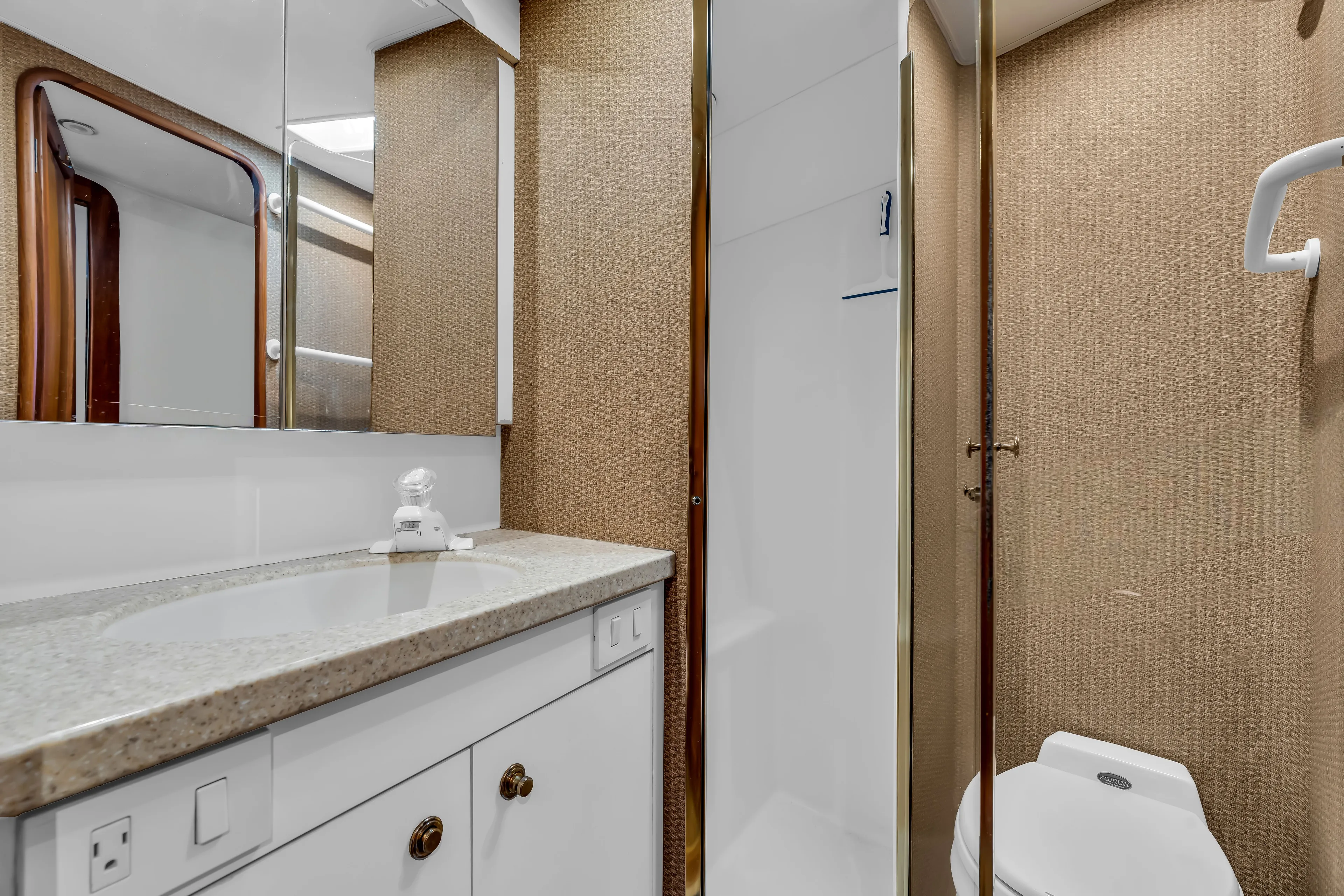 Live Wire Yacht Photos Pics 