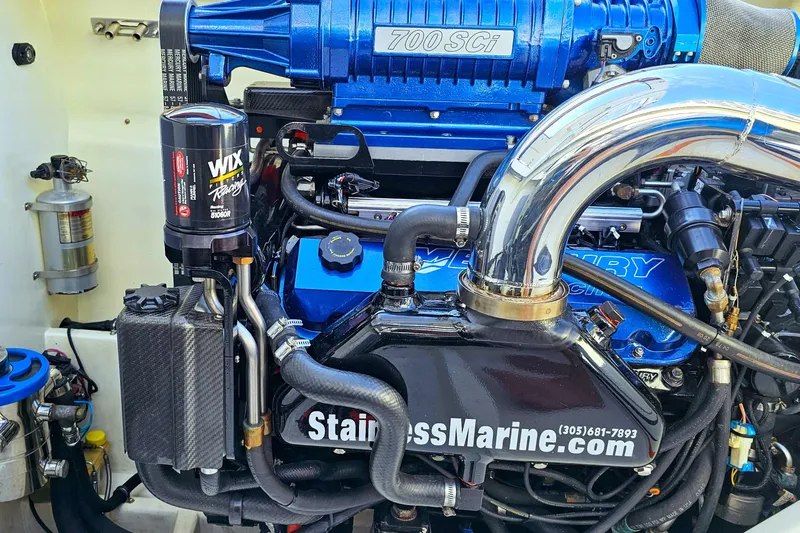  Yacht Photos Pics Engine of 2010 Daves Custom Boats M35 with Mercury 700 SCi components.