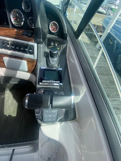 The Mint Yacht Photos Pics Control panel of 2018 Four Winns 355 Vista boat with gauges and throttle.