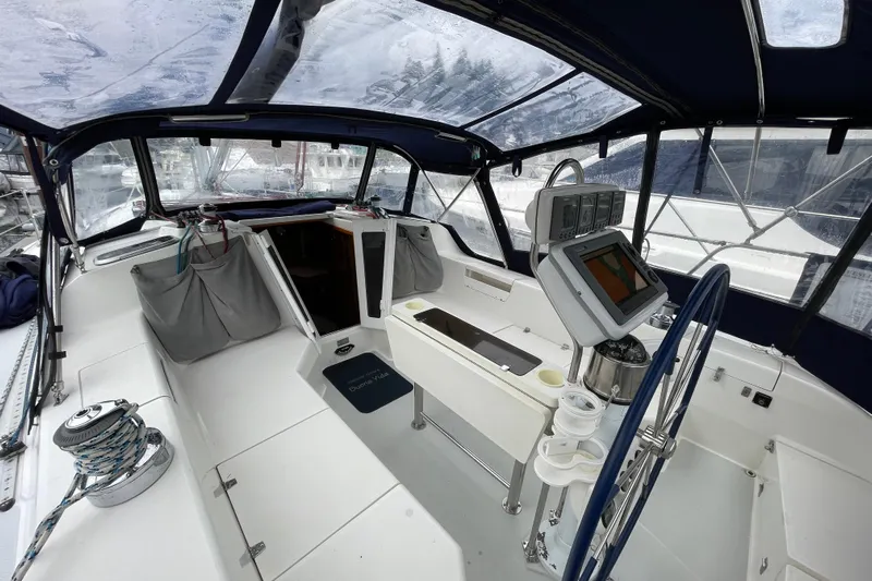 Buena Vida Yacht Photos Pics Cockpit of 2000 Catalina 42 MkII sailboat with navigation equipment and steering wheel.