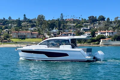 Sealine C335V