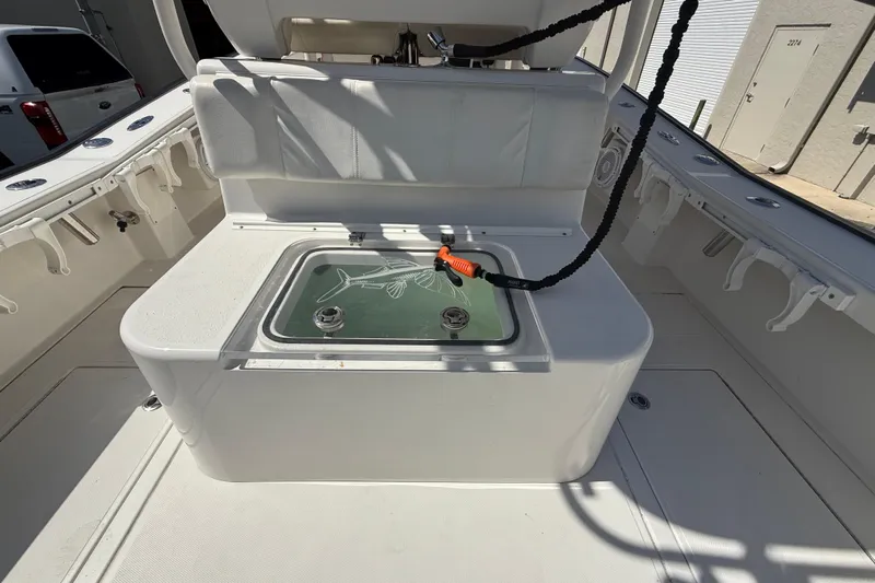  Yacht Photos Pics 2019 Calcutta 263 boat interior with livewell and rod holders.
