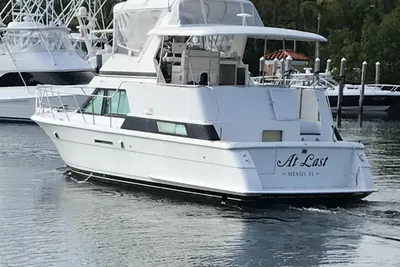 Hatteras 42 Cockpit Motor Yacht