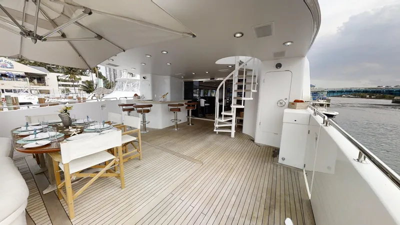 Entourage Yacht Photos Pics 