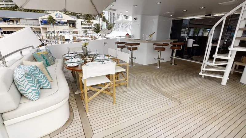 Entourage Yacht Photos Pics 