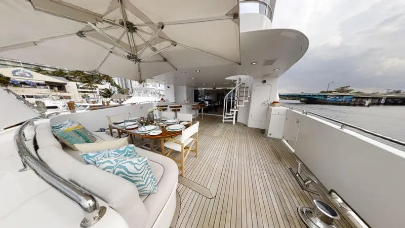 Entourage Yacht Photos Pics 