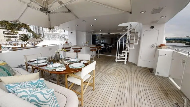 Entourage Yacht Photos Pics 