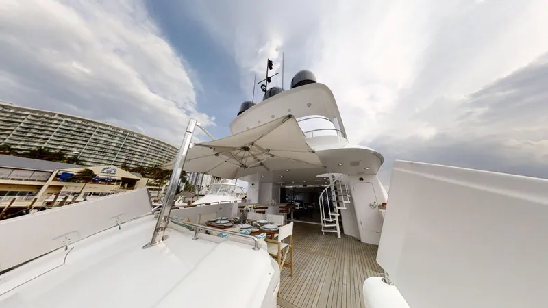 Entourage Yacht Photos Pics 