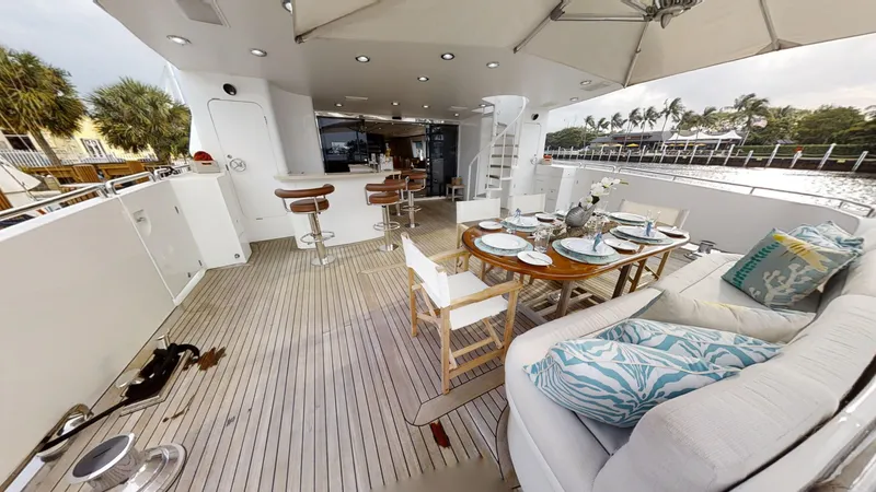 Entourage Yacht Photos Pics 