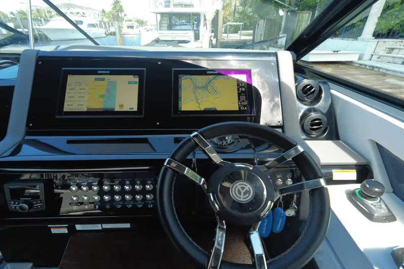 Cruisers Yachts 38 Gls Outboard Yacht Photos Pics 