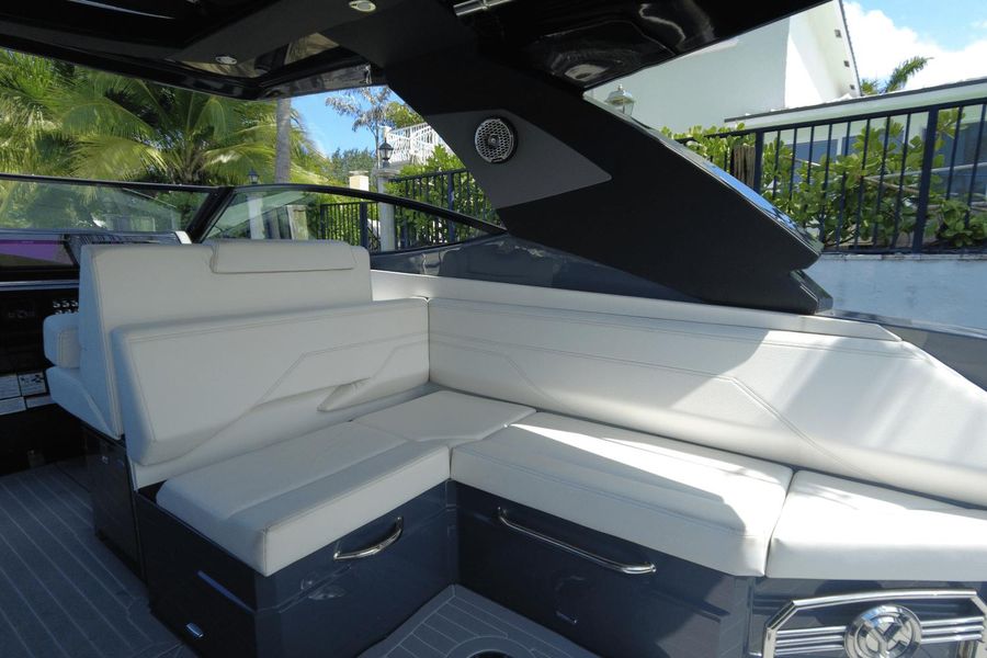 2022 Cruisers Yachts 38 GLS OB SOUTH BEACH