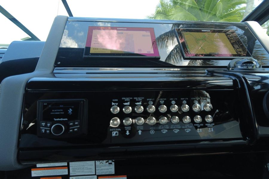 2022 Cruisers Yachts 38 GLS OB SOUTH BEACH