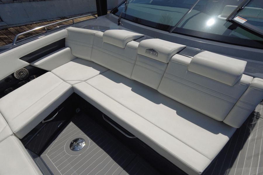 2022 Cruisers Yachts 38 GLS OB SOUTH BEACH