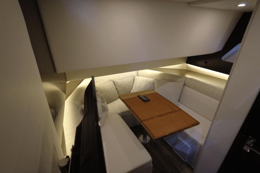 2022 Cruisers Yachts 38 GLS OB SOUTH BEACH
