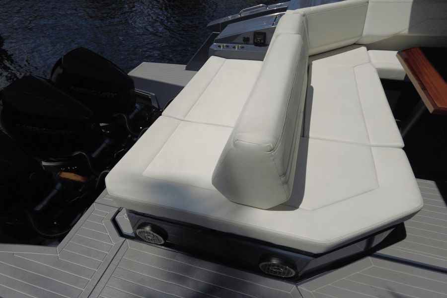 2022 Cruisers Yachts 38 GLS OB SOUTH BEACH