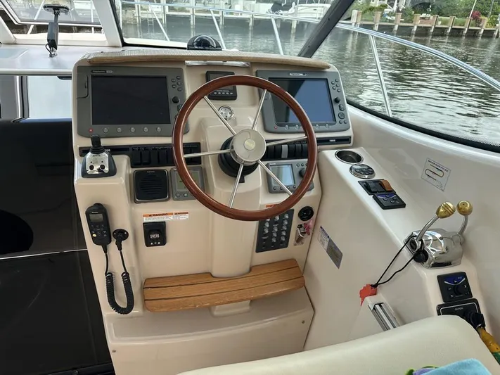 2008 Tiara 3500 Sovran Yacht Photos Pics 
