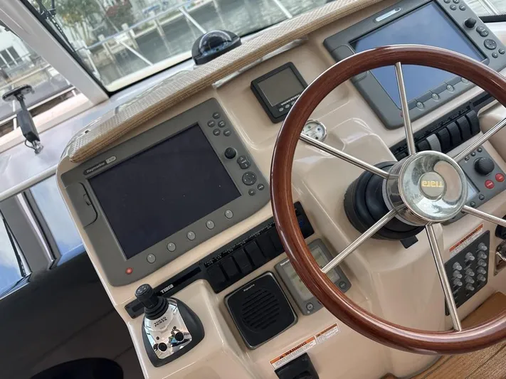 2008 Tiara 3500 Sovran Yacht Photos Pics 