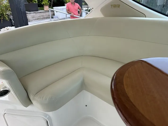 2008 Tiara 3500 Sovran Yacht Photos Pics 