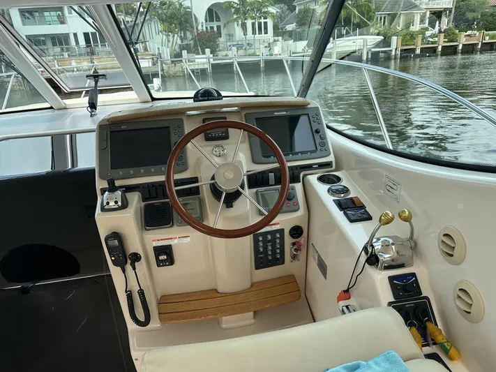 2008 Tiara 3500 Sovran Yacht Photos Pics 2008 Tiara Yachts 3500 Sovran helm with dual displays and wooden steering wheel.
