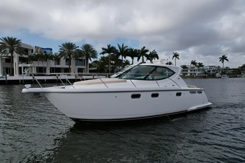 2008 Tiara 3500 Sovran Yacht Photos Pics 