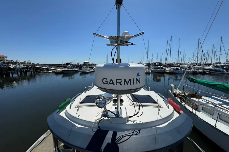 Point Aft'r Yacht Photos Pics 2012 Ranger Tugs R-29 with Garmin equipment docked in a marina.