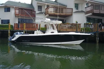 Robalo R300 Center Console