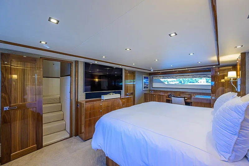 Bella Yacht Photos Pics 