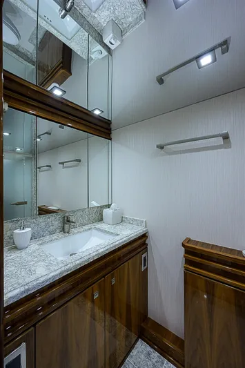 Bella Yacht Photos Pics 