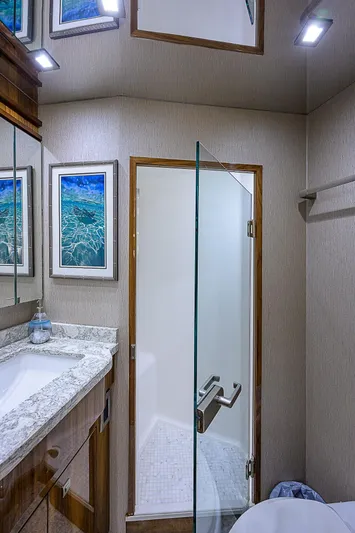 Bella Yacht Photos Pics 