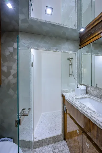 Bella Yacht Photos Pics 