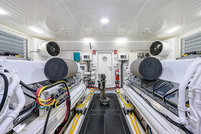 Bella Yacht Photos Pics 