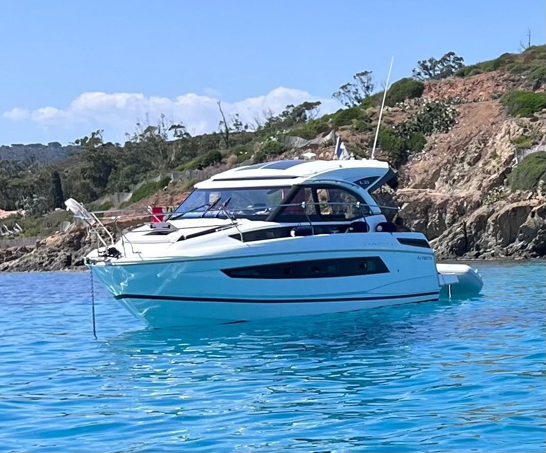 2019 Jeanneau Leader 33