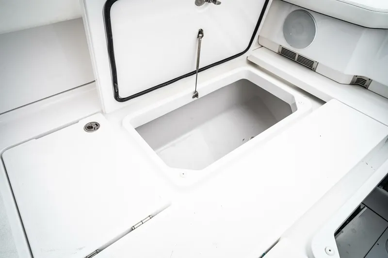  Yacht Photos Pics 2024 Hcb 48 Campeon - Image 54