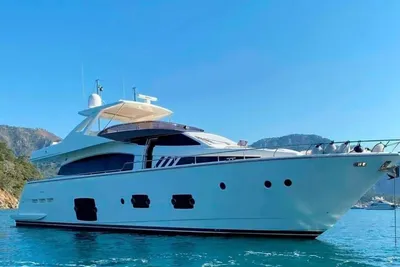 Ferretti Yachts 800